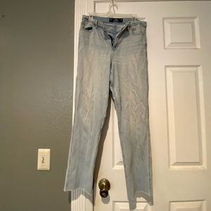 Hollister mom jeans !